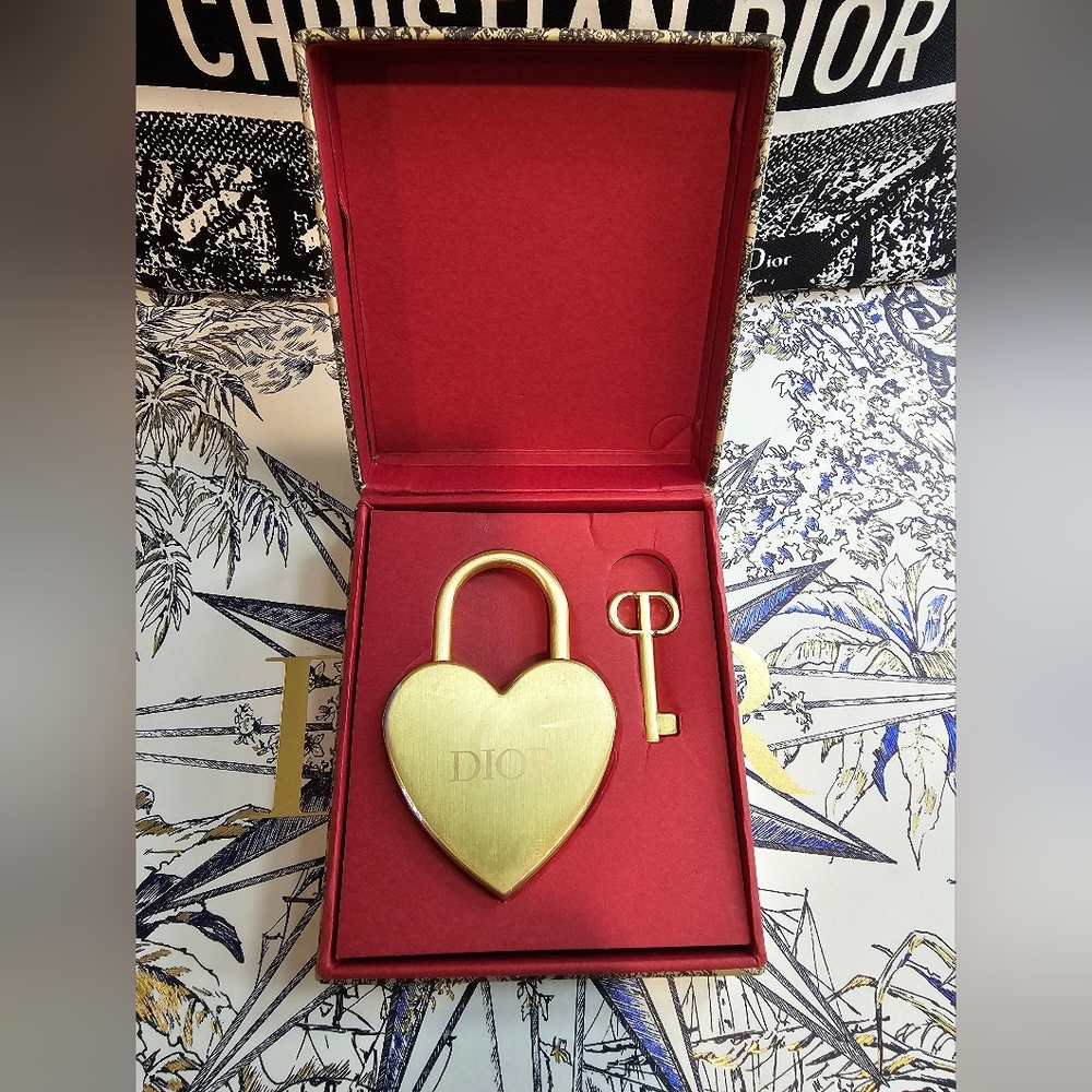 Dior Lock and  Key🔑